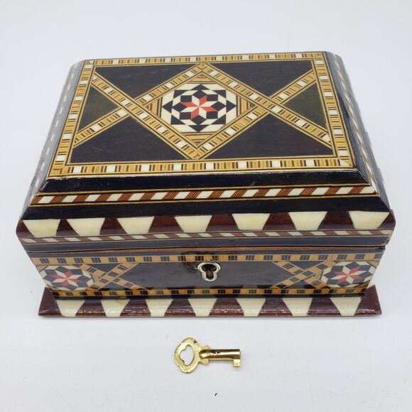VTG Locking Wood Marquetry Handmade Jewelry Trinket‎ Box Intricate Inlaid w/ Key - Picture 1 of 16